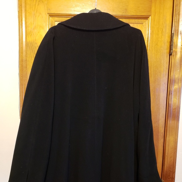 Coat - Picture 3 of 4